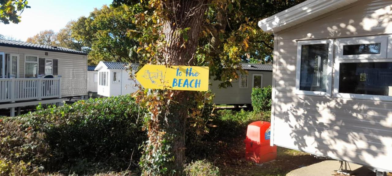 Family Breaks At Rockley Park With Prosecco And A Box Of Chocolates On Arrival Villa Poole Dış mekan fotoğraf
